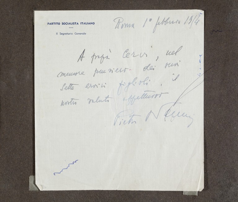 Biglietto di saluti a Papà Cervi manoscritto e firmato da Pietro Nenni datato Roma 1 febbraio 1954